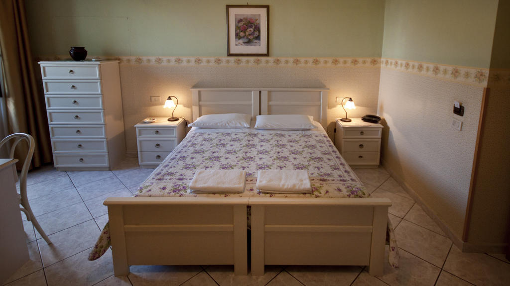 Hotel La Villa Ceccano Szoba fotó