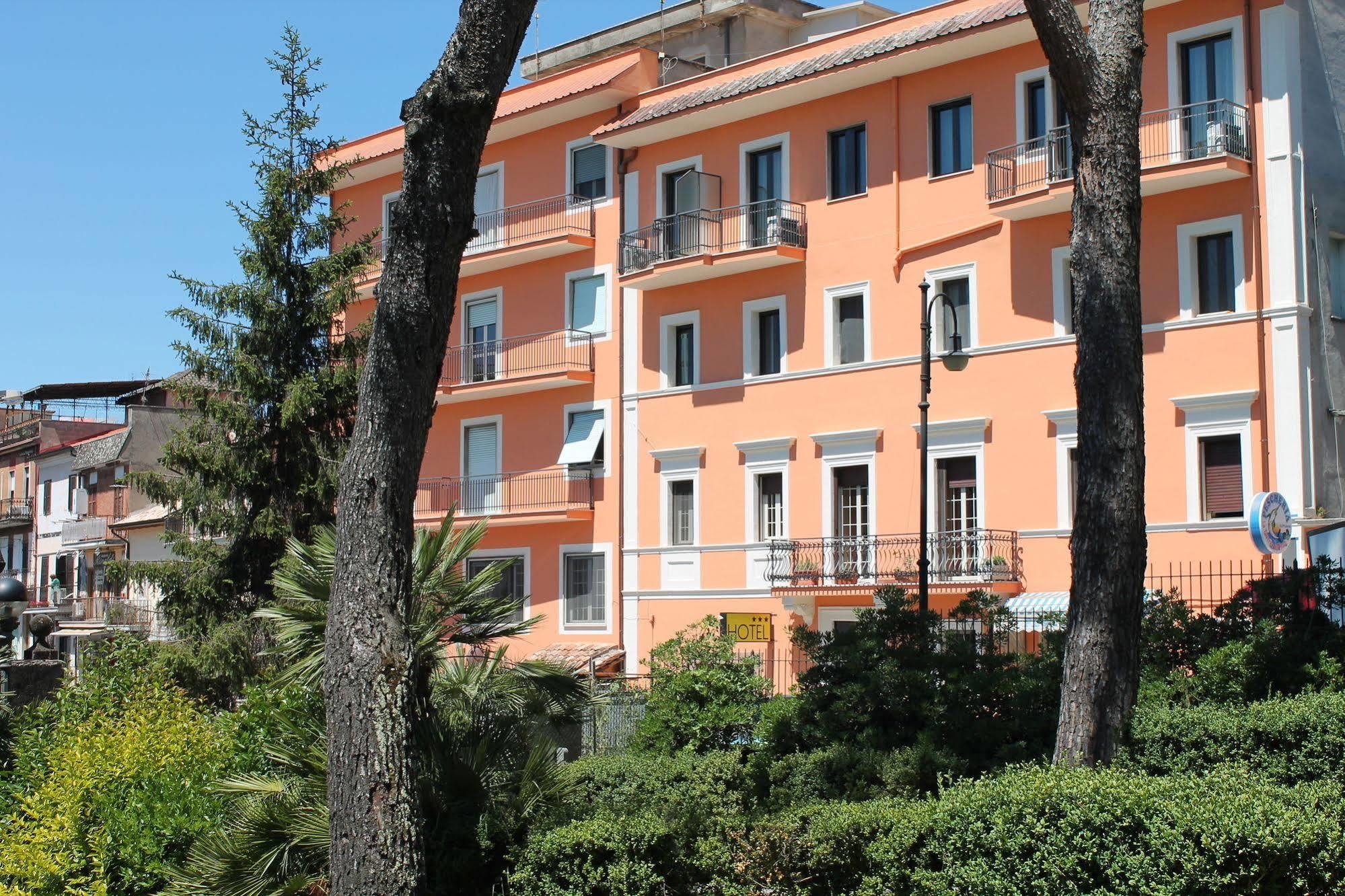 Hotel La Villa Ceccano Kültér fotó
