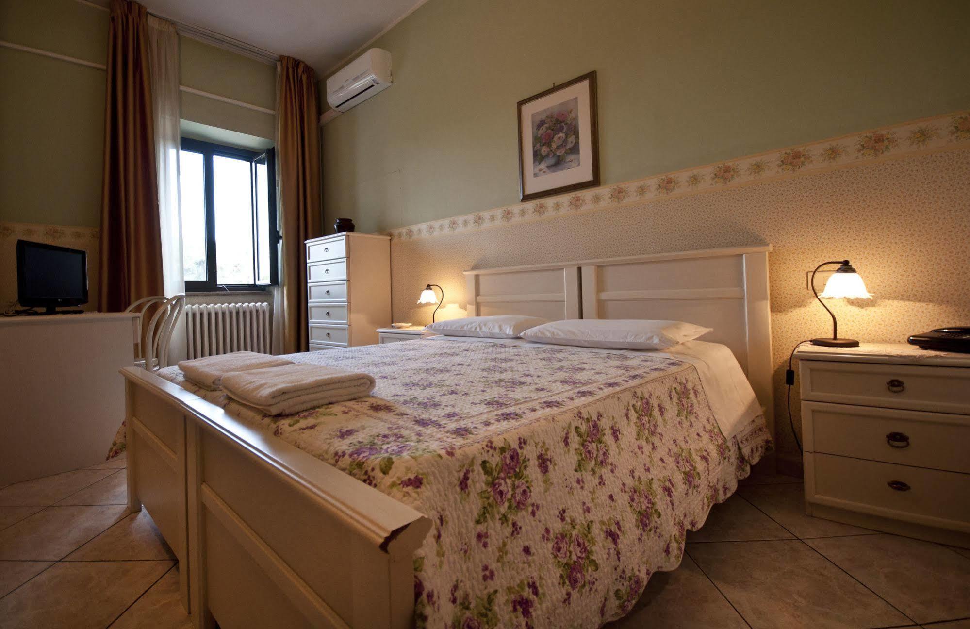 Hotel La Villa Ceccano Kültér fotó
